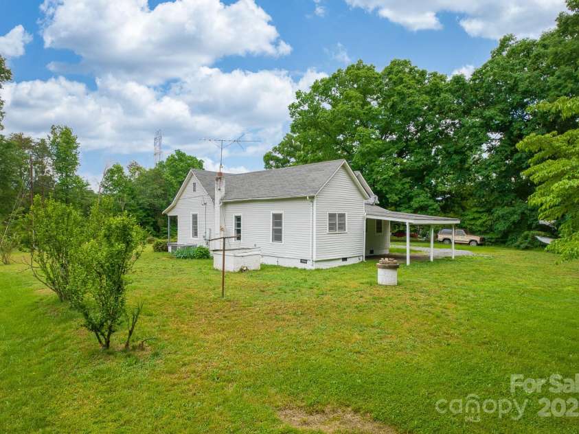 2126 Robby Drive, Maiden, NC 28650.  MLS# CAR4258443, YatesRealty ID 16976. 