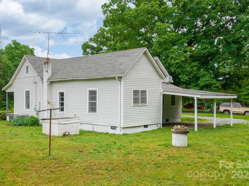 2126 Robby Drive, Maiden, NC 28650.  MLS# CAR4258443, YatesRealty ID 16976. 