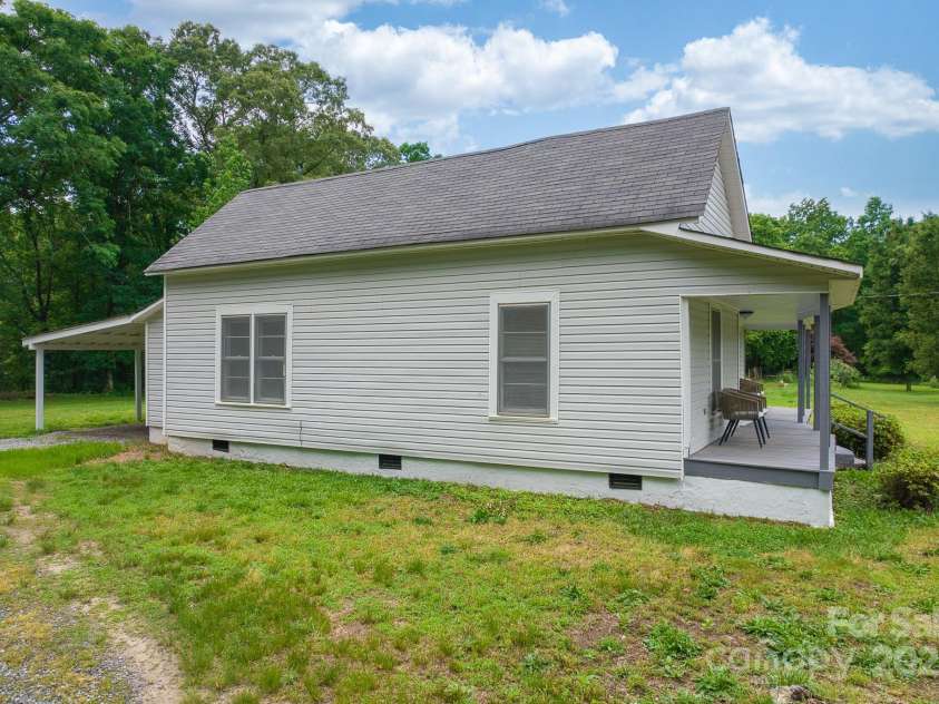 2126 Robby Drive, Maiden, NC 28650.  MLS# CAR4258443, YatesRealty ID 16976. 