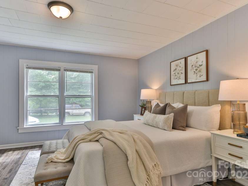 2126 Robby Drive, Maiden, NC 28650.  MLS# CAR4258443, YatesRealty ID 16976. 