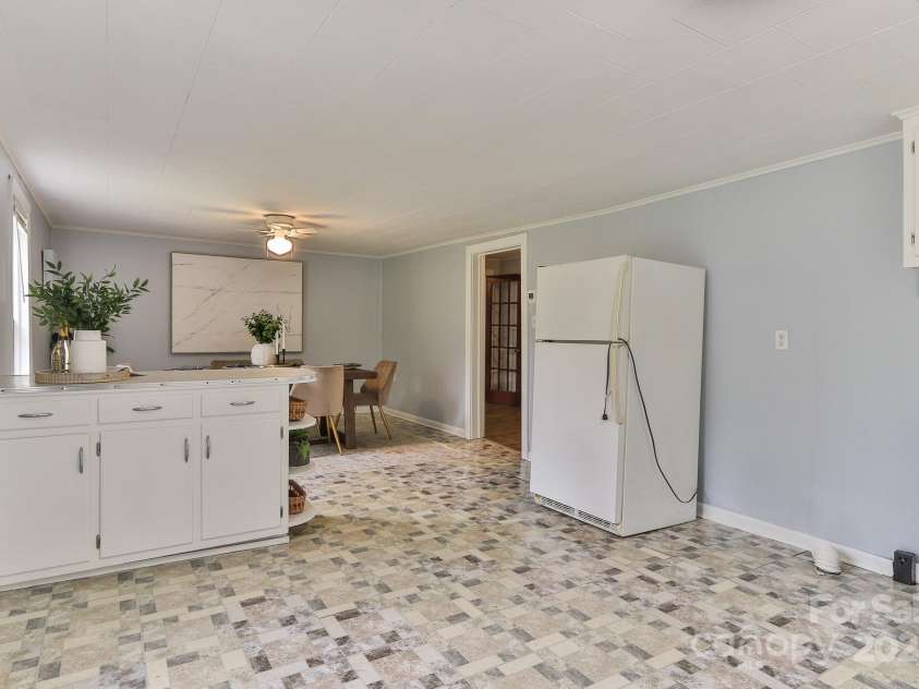 2126 Robby Drive, Maiden, NC 28650.  MLS# CAR4258443, YatesRealty ID 16976. 