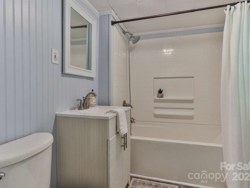 2126 Robby Drive, Maiden, NC 28650.  MLS# CAR4258443, YatesRealty ID 16976. 