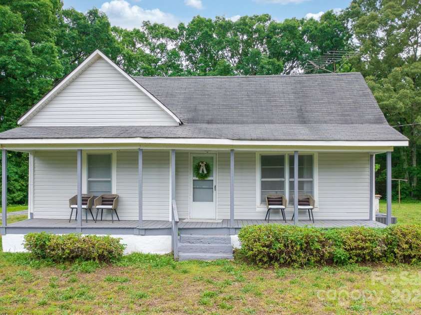 2126 Robby Drive, Maiden, NC 28650.  MLS# CAR4258443, YatesRealty ID 16976. 