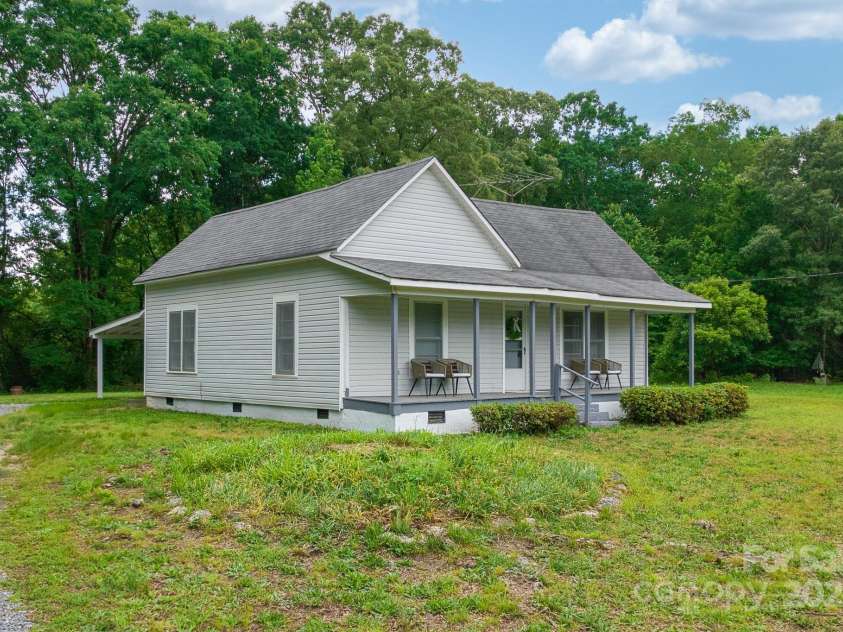 2126 Robby Drive, Maiden, NC 28650.  MLS# CAR4258443, YatesRealty ID 16976. 