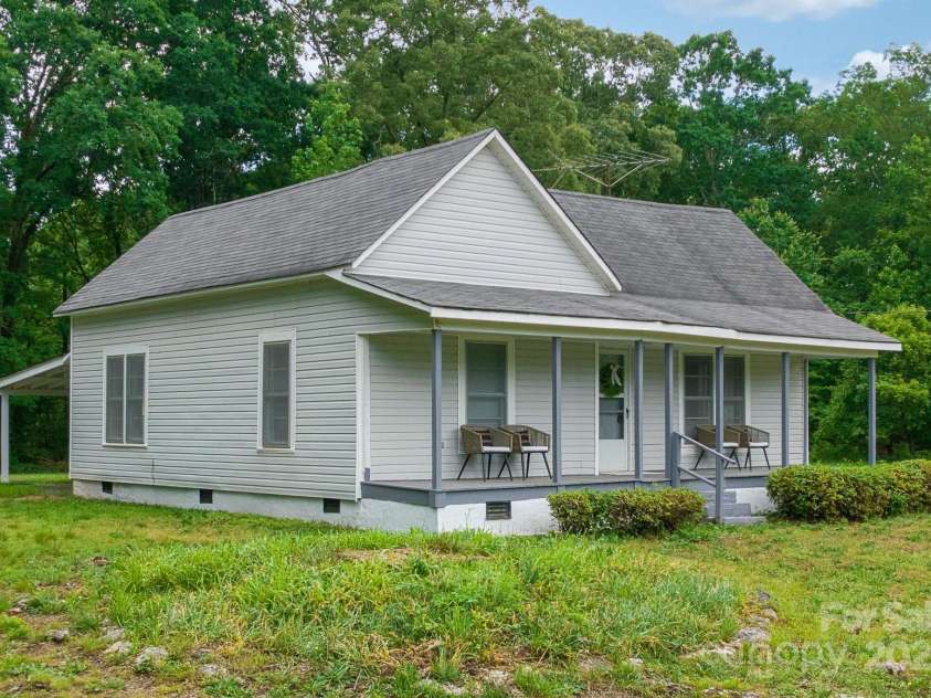 2126 Robby Drive, Maiden, NC 28650.  MLS# CAR4258443, YatesRealty ID 16976. 