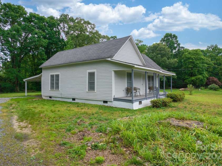 2126 Robby Drive, Maiden, NC 28650.  MLS# CAR4258443, YatesRealty ID 16976. 