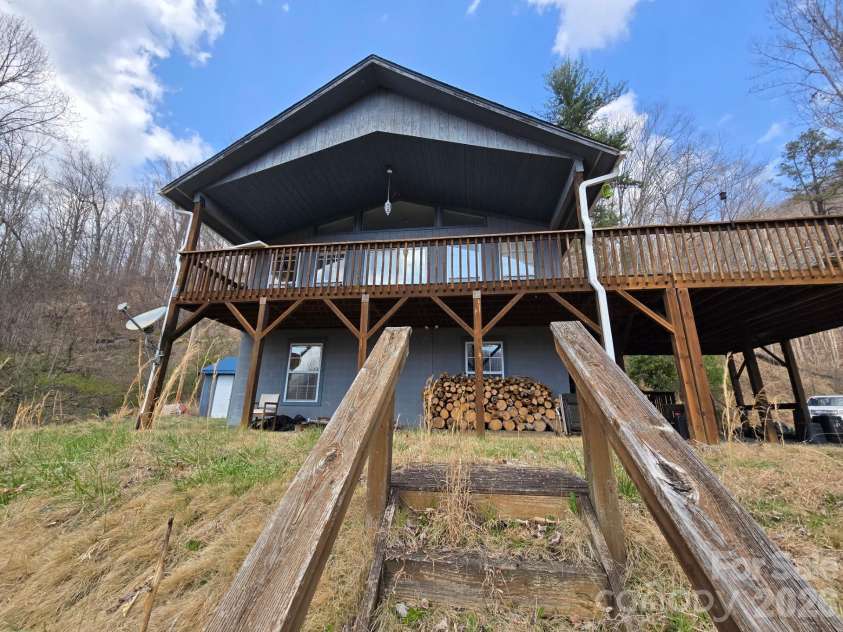 987 West Road, Hot Springs, NC 28743.  MLS# CAR4363967, YatesRealty ID 16977. 