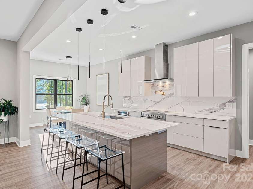 127 Holt Lane, Mooresville, NC 28117.  MLS# CAR4248273, YatesRealty ID 16978. Custom Modern Kitchen