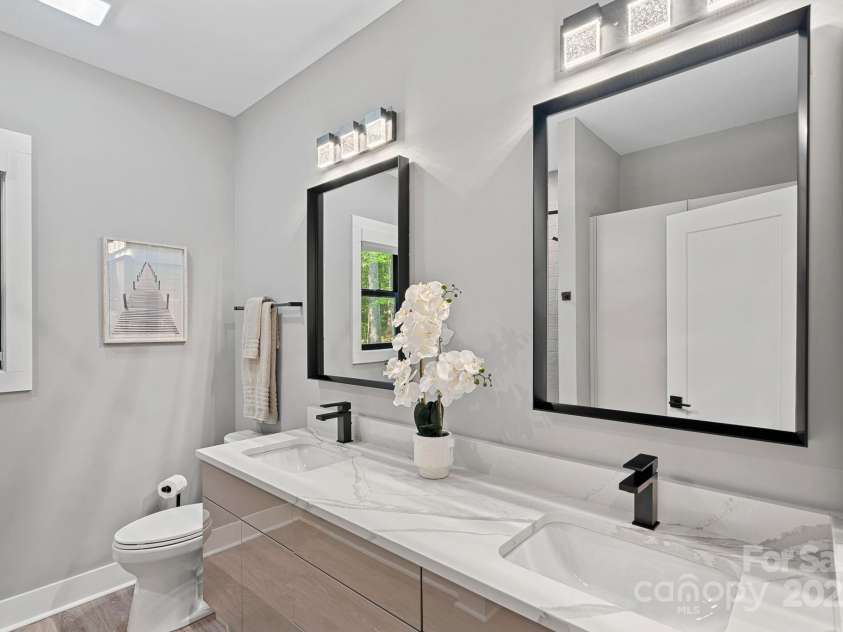 127 Holt Lane, Mooresville, NC 28117.  MLS# CAR4248273, YatesRealty ID 16978. Main level -Guest bath