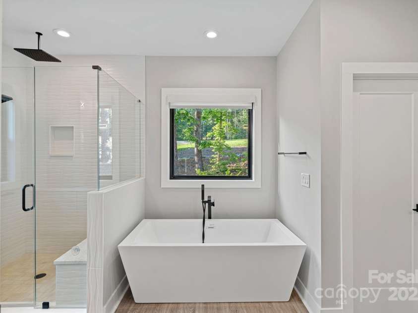 127 Holt Lane, Mooresville, NC 28117.  MLS# CAR4248273, YatesRealty ID 16978. Primary Bath