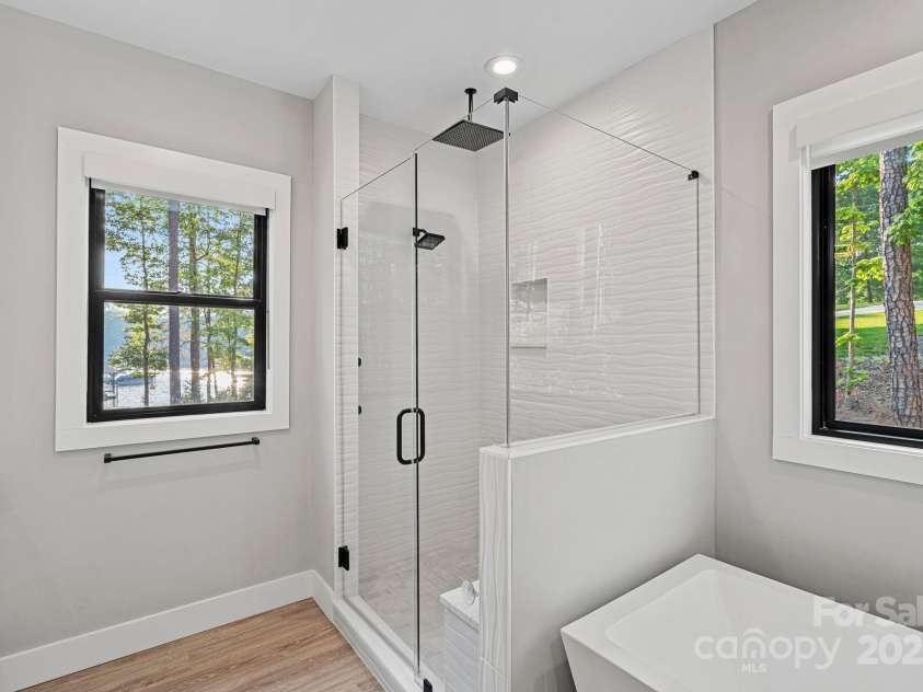 127 Holt Lane, Mooresville, NC 28117.  MLS# CAR4248273, YatesRealty ID 16978. Primary Bath