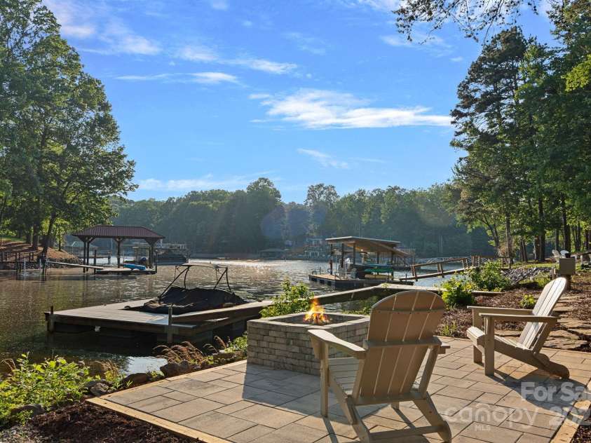 127 Holt Lane, Mooresville, NC 28117.  MLS# CAR4248273, YatesRealty ID 16978. Seating Area with Lake views