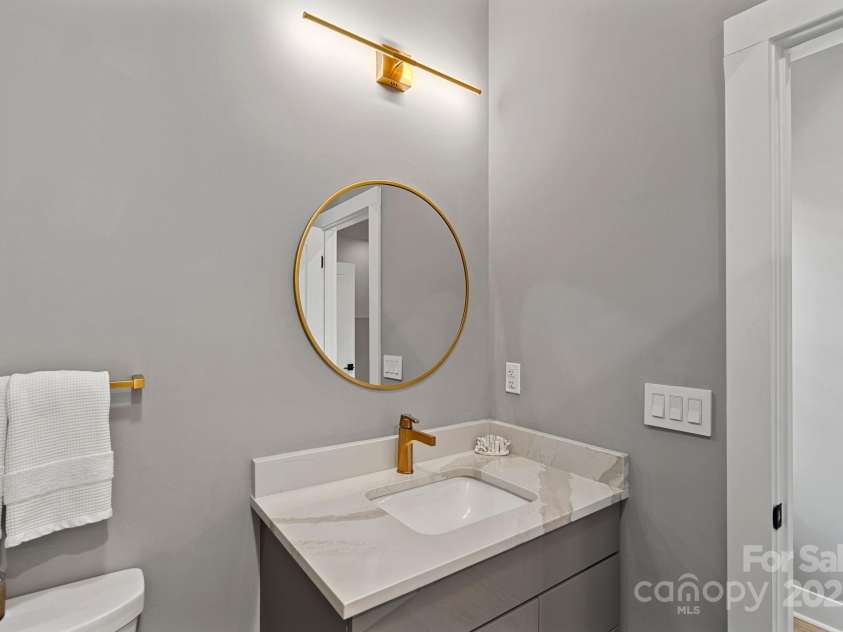 127 Holt Lane, Mooresville, NC 28117.  MLS# CAR4248273, YatesRealty ID 16978. Upper Level Suite Bath