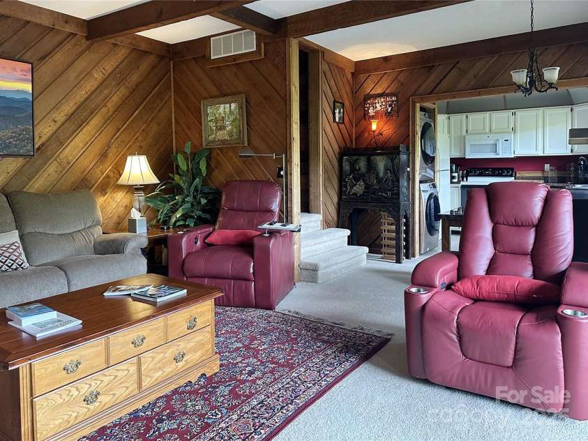 221 Toxaway Falls Drive, Lake Toxaway, NC 28747.  MLS# CAR4246910, YatesRealty ID 16979. Comfy furnishings