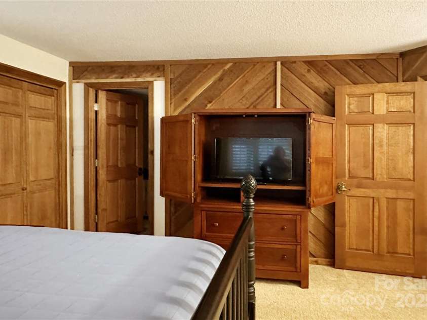 221 Toxaway Falls Drive, Lake Toxaway, NC 28747.  MLS# CAR4246910, YatesRealty ID 16979. Primary