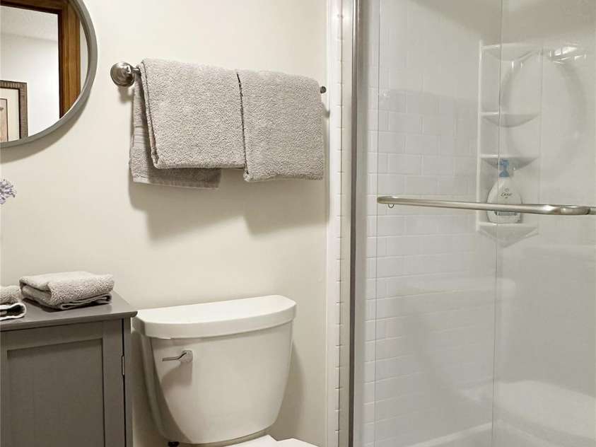 221 Toxaway Falls Drive, Lake Toxaway, NC 28747.  MLS# CAR4246910, YatesRealty ID 16979. Primary bath