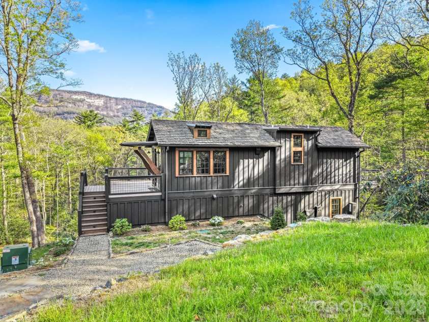 261 Rock Face Trail, Highlands, NC 28741.  MLS# CAR4376026, YatesRealty ID 16980. 