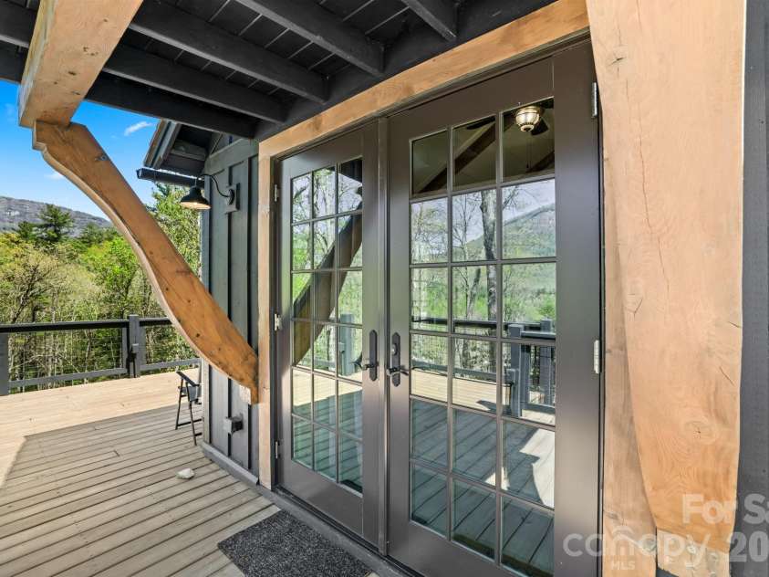 261 Rock Face Trail, Highlands, NC 28741.  MLS# CAR4376026, YatesRealty ID 16980. 