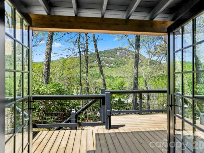 261 Rock Face Trail, Highlands, NC 28741.  MLS# CAR4376026, YatesRealty ID 16980. 