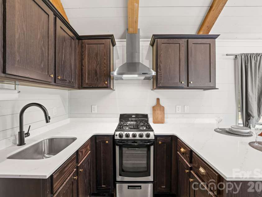 261 Rock Face Trail, Highlands, NC 28741.  MLS# CAR4376026, YatesRealty ID 16980. 