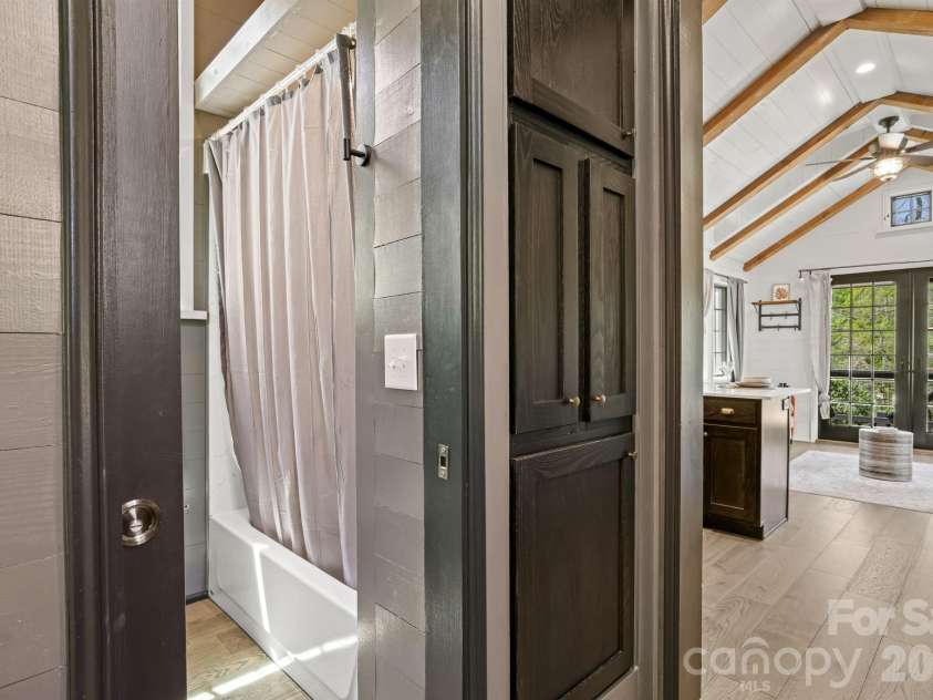 261 Rock Face Trail, Highlands, NC 28741.  MLS# CAR4376026, YatesRealty ID 16980. 