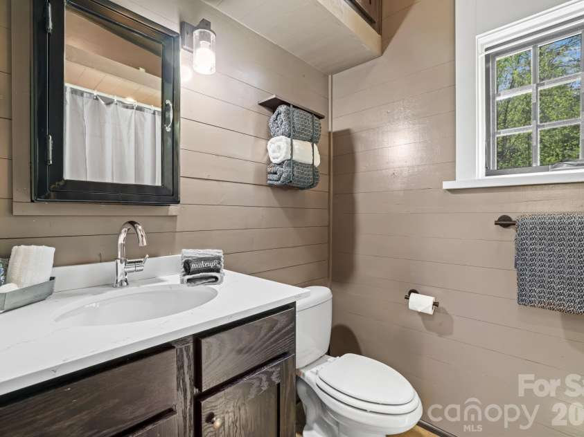261 Rock Face Trail, Highlands, NC 28741.  MLS# CAR4376026, YatesRealty ID 16980. 