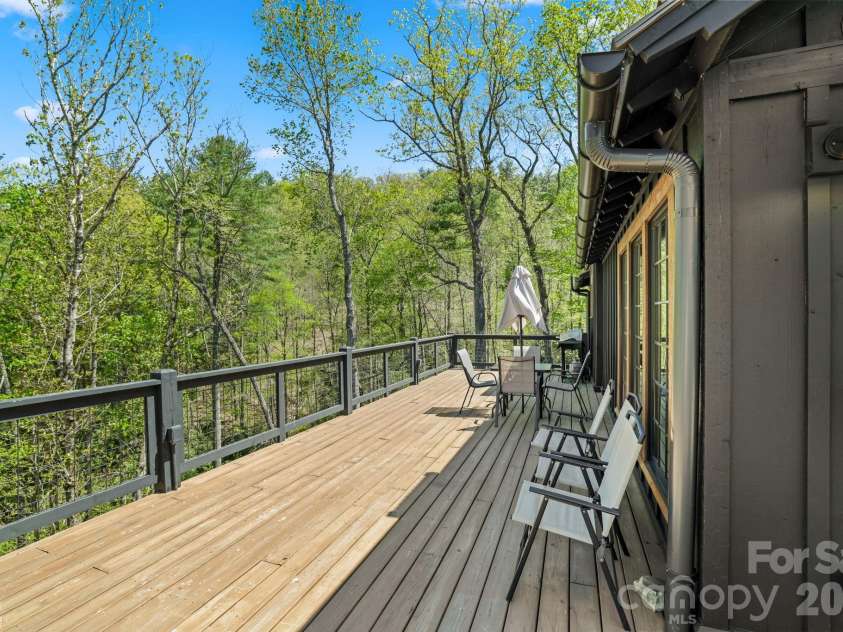 261 Rock Face Trail, Highlands, NC 28741.  MLS# CAR4376026, YatesRealty ID 16980. 