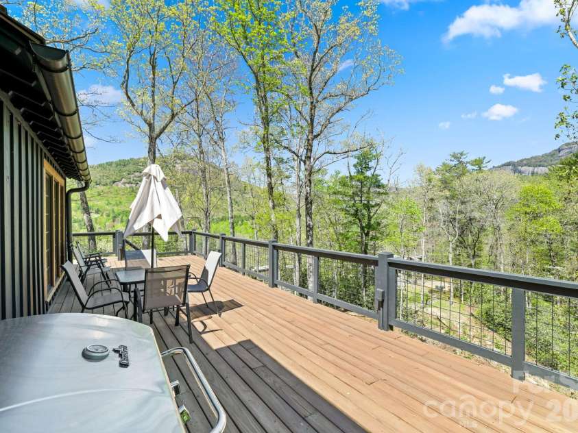 261 Rock Face Trail, Highlands, NC 28741.  MLS# CAR4376026, YatesRealty ID 16980. 