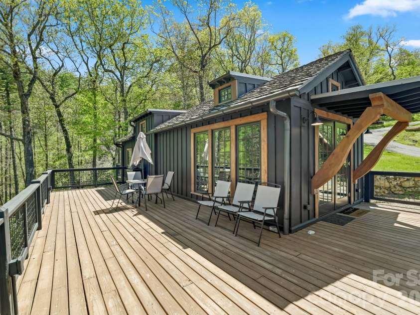 261 Rock Face Trail, Highlands, NC 28741.  MLS# CAR4376026, YatesRealty ID 16980. 