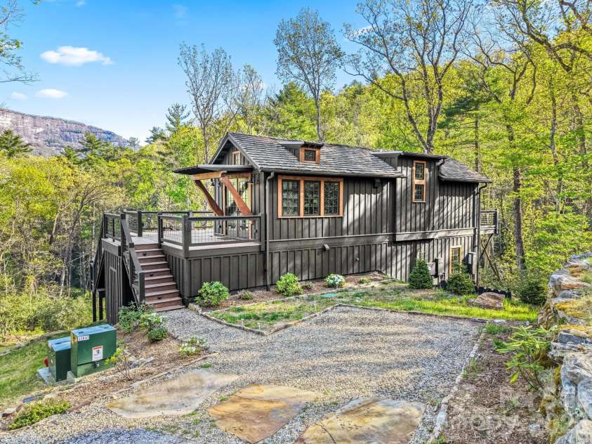 261 Rock Face Trail, Highlands, NC 28741.  MLS# CAR4376026, YatesRealty ID 16980. Welcome Home!