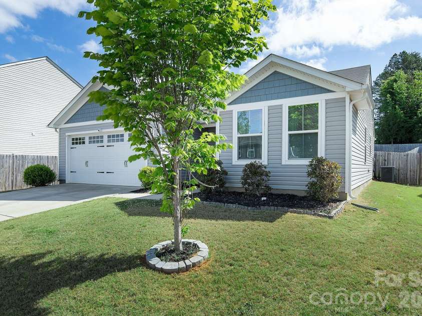 2458 Thorn Spring Lane, Concord, NC 28025.  MLS# CAR4375757, YatesRealty ID 16981. 