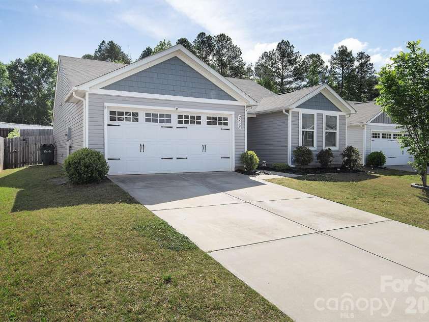 2458 Thorn Spring Lane, Concord, NC 28025.  MLS# CAR4375757, YatesRealty ID 16981. 