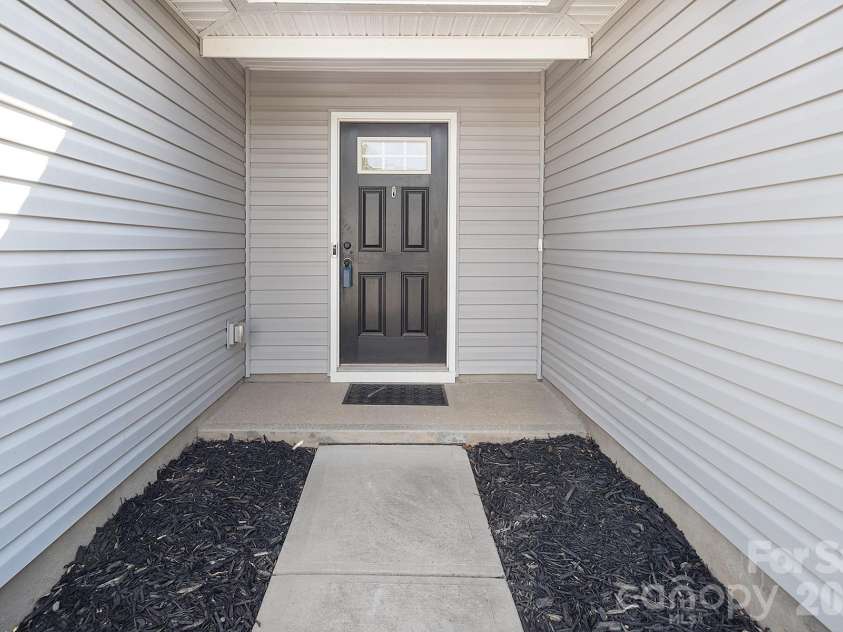2458 Thorn Spring Lane, Concord, NC 28025.  MLS# CAR4375757, YatesRealty ID 16981. 