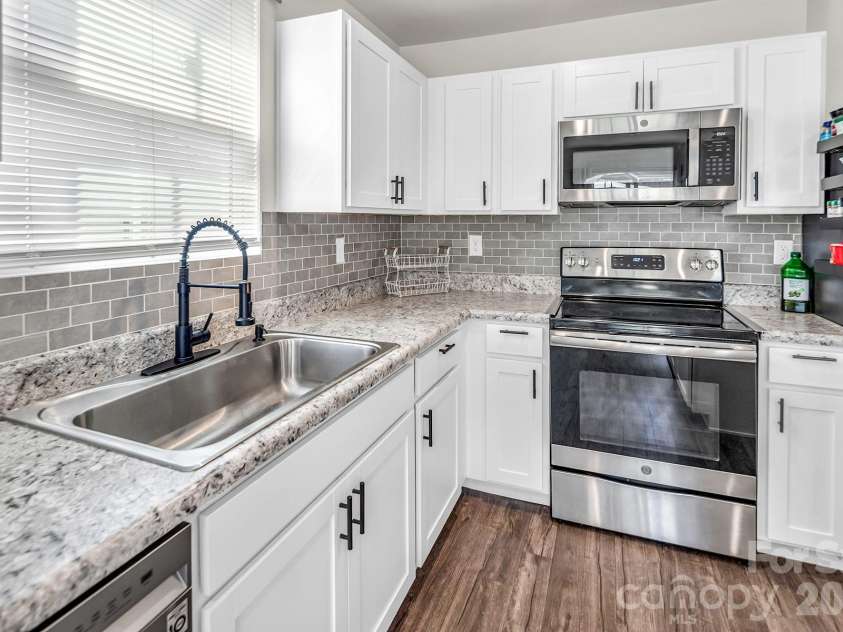 2458 Thorn Spring Lane, Concord, NC 28025.  MLS# CAR4375757, YatesRealty ID 16981. 