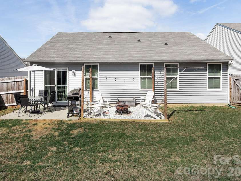 2458 Thorn Spring Lane, Concord, NC 28025.  MLS# CAR4375757, YatesRealty ID 16981. 