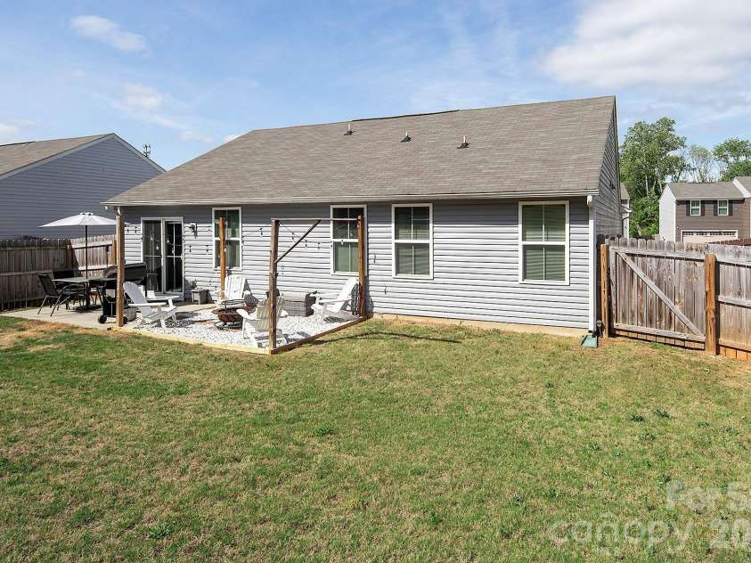2458 Thorn Spring Lane, Concord, NC 28025.  MLS# CAR4375757, YatesRealty ID 16981. 