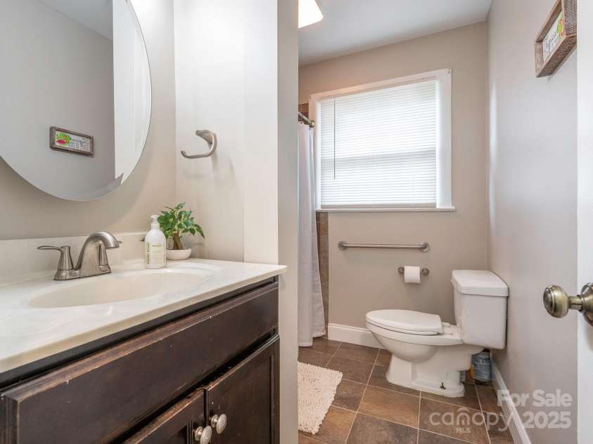 905 Mount Olivet Road, Kannapolis, NC 28083.  MLS# CAR4245105, YatesRealty ID 16981. Bathroom