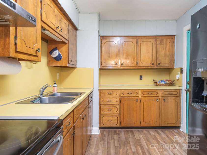 905 Mount Olivet Road, Kannapolis, NC 28083.  MLS# CAR4245105, YatesRealty ID 16981. Kitchen