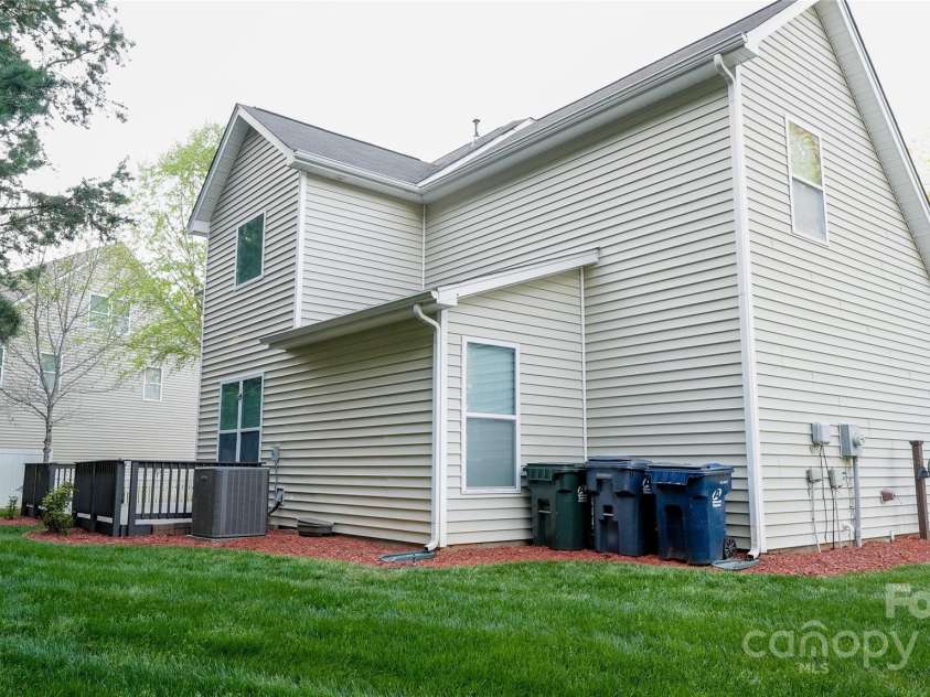 5808 Mcdowell Run Drive, Huntersville, NC 28078.  MLS# CAR4246629, YatesRealty ID 16983. 