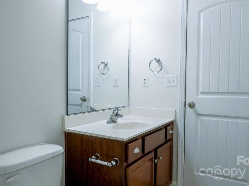 5808 Mcdowell Run Drive, Huntersville, NC 28078.  MLS# CAR4246629, YatesRealty ID 16983. 