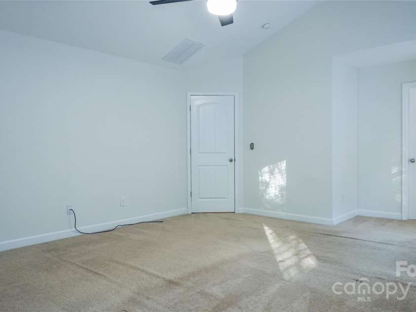 5808 Mcdowell Run Drive, Huntersville, NC 28078.  MLS# CAR4246629, YatesRealty ID 16983. 