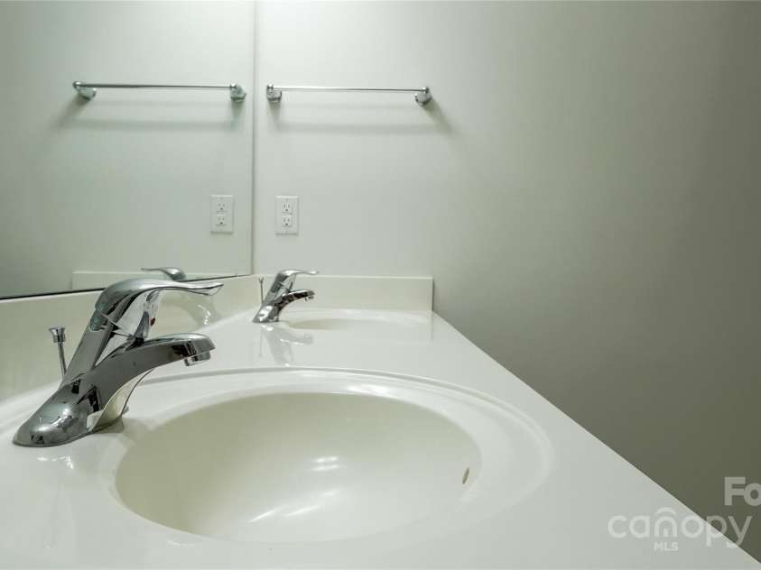 5808 Mcdowell Run Drive, Huntersville, NC 28078.  MLS# CAR4246629, YatesRealty ID 16983. 