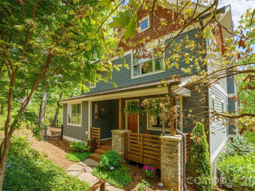 24 Acadia Drive, Asheville, NC 28806.  MLS# CAR4374488, YatesRealty ID 16984. 