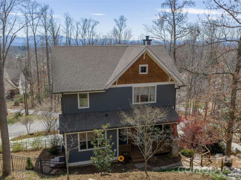 24 Acadia Drive, Asheville, NC 28806.  MLS# CAR4374488, YatesRealty ID 16984. 