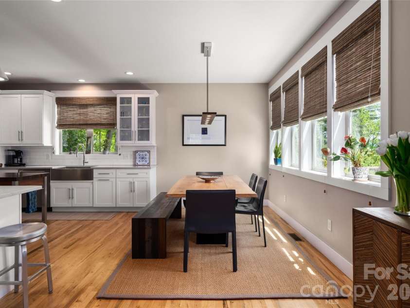 24 Acadia Drive, Asheville, NC 28806.  MLS# CAR4374488, YatesRealty ID 16984. 