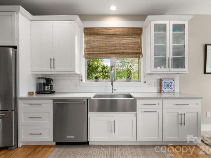 24 Acadia Drive, Asheville, NC 28806.  MLS# CAR4374488, YatesRealty ID 16984. 