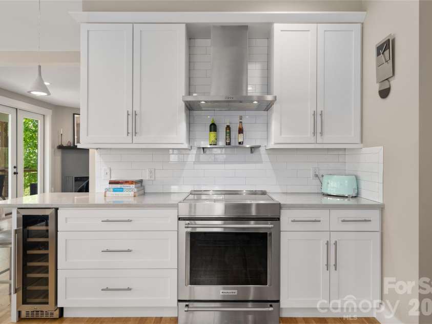 24 Acadia Drive, Asheville, NC 28806.  MLS# CAR4374488, YatesRealty ID 16984. 