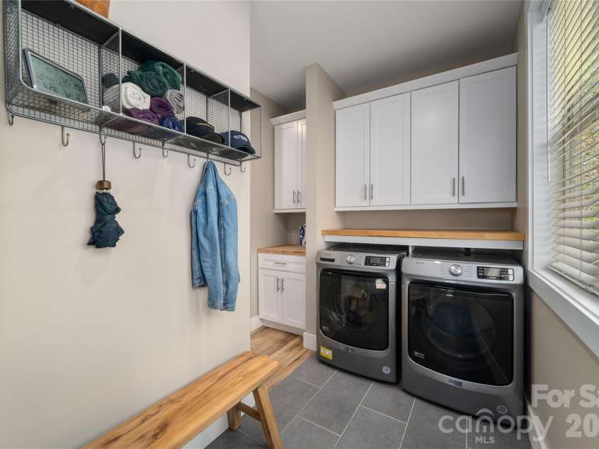 24 Acadia Drive, Asheville, NC 28806.  MLS# CAR4374488, YatesRealty ID 16984. 