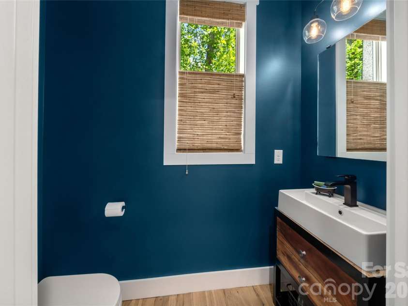 24 Acadia Drive, Asheville, NC 28806.  MLS# CAR4374488, YatesRealty ID 16984. 