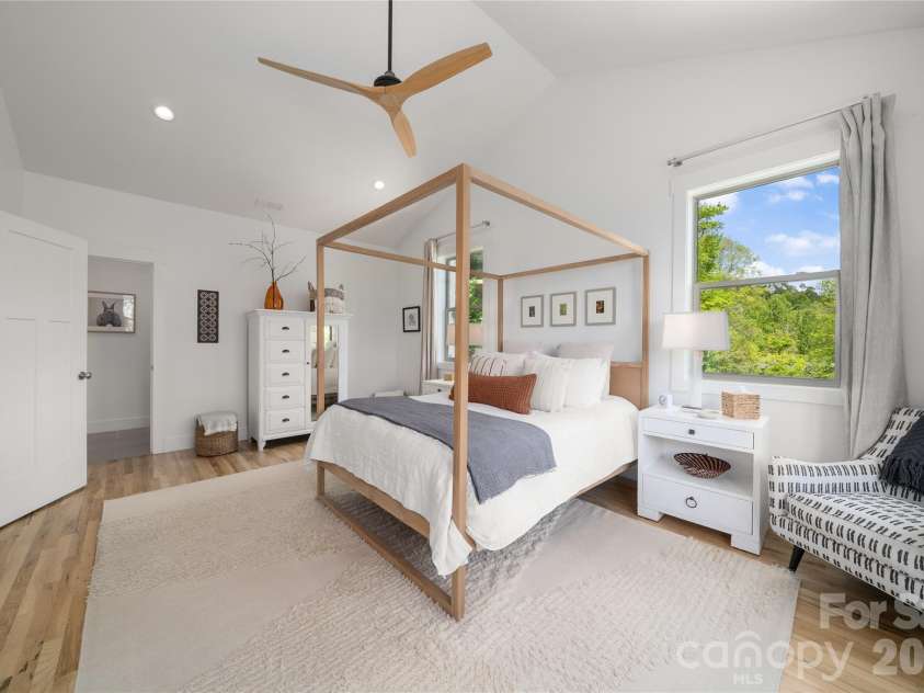24 Acadia Drive, Asheville, NC 28806.  MLS# CAR4374488, YatesRealty ID 16984. 
